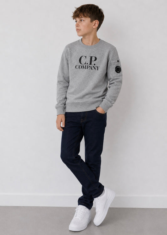 C.P. COMPANY LENS LOGO SWEATSHIRT IN MEDIUM GREY CNF019